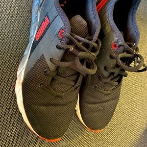 Puma soft foam sneakers barely worn